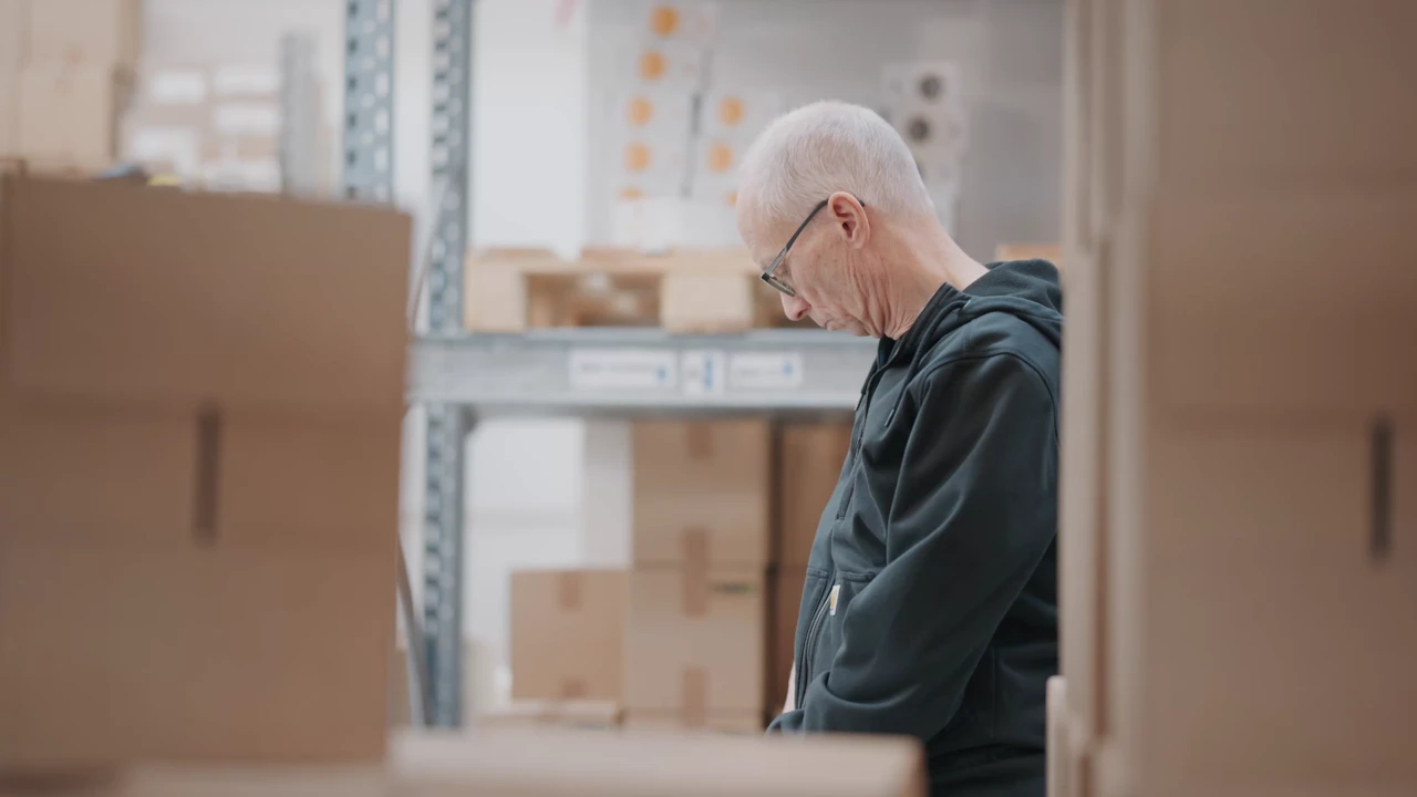 Film: a stockroom, and the Flowplan app on a phone confirming a filter change.